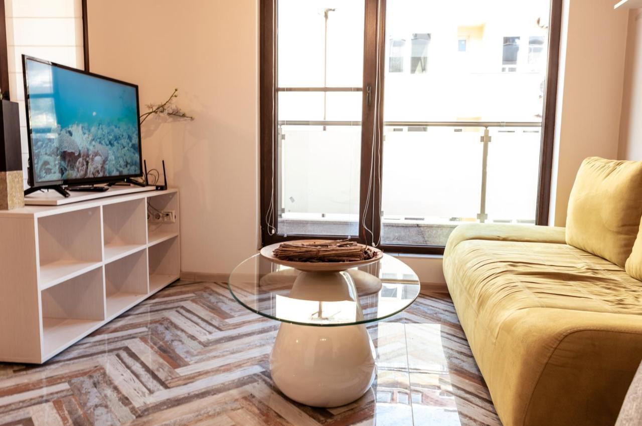 Bright 1Bdr Apartment With A Balcony София Екстериор снимка